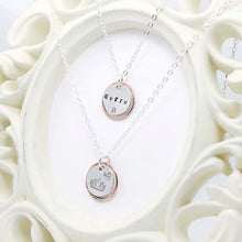 Load image into Gallery viewer, Queen &quot;B&quot; Charm Necklace
